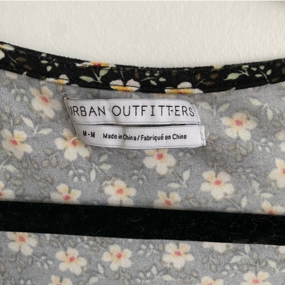 Urban Outfitters Ditsy Floral Short Sleeve Mini Dress • Black Yellow • M Medium - Picture 5 of 5